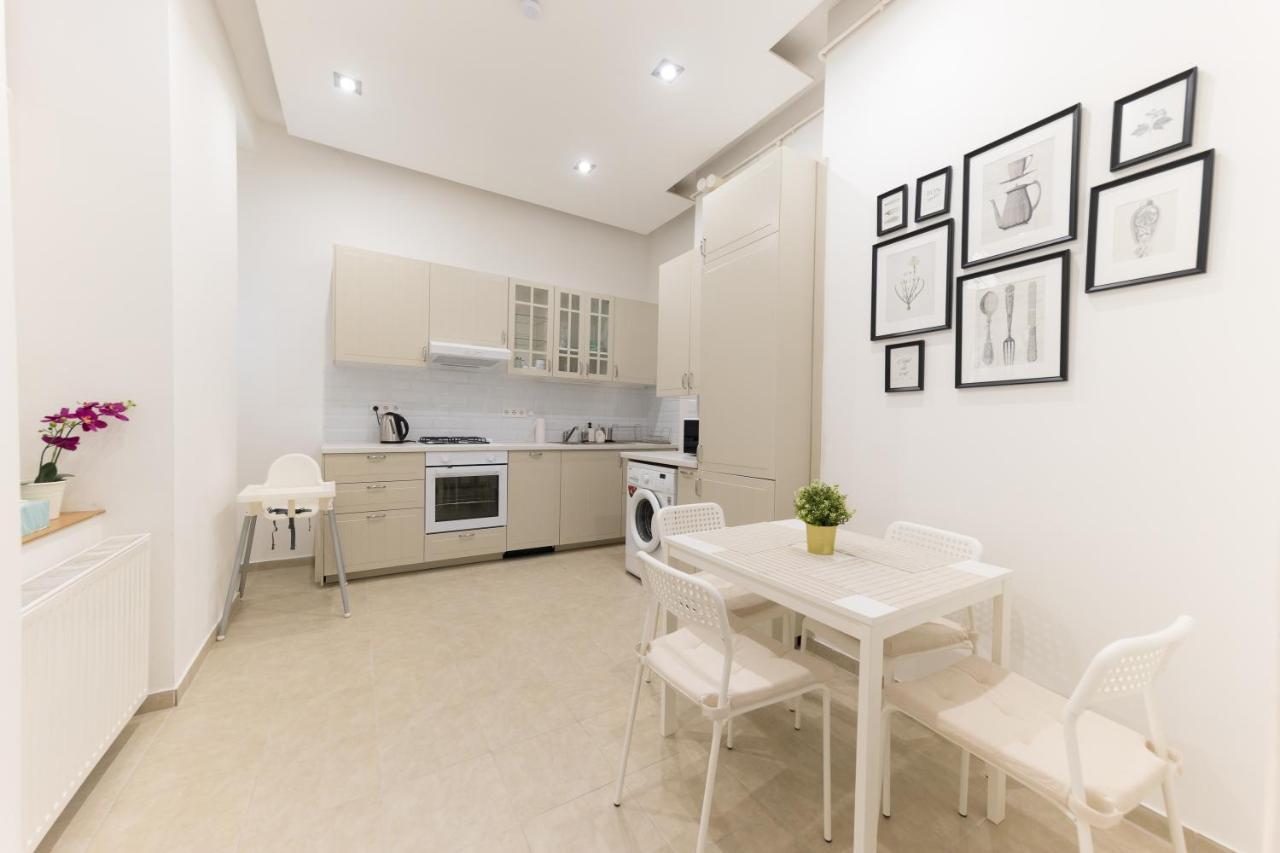 Rumbach Royal Apartment Budapest Bagian luar foto