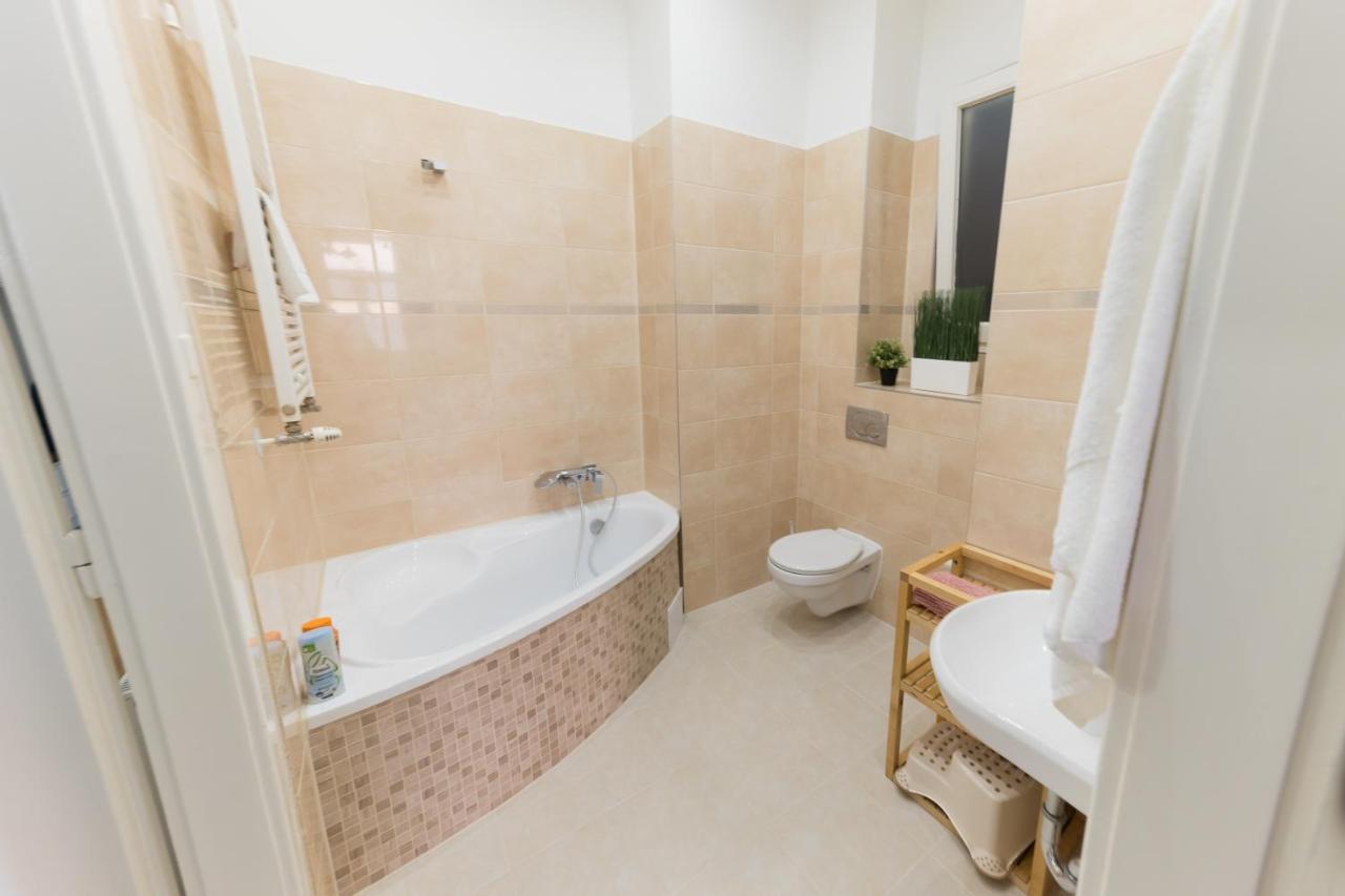 Rumbach Royal Apartment Budapest Bagian luar foto